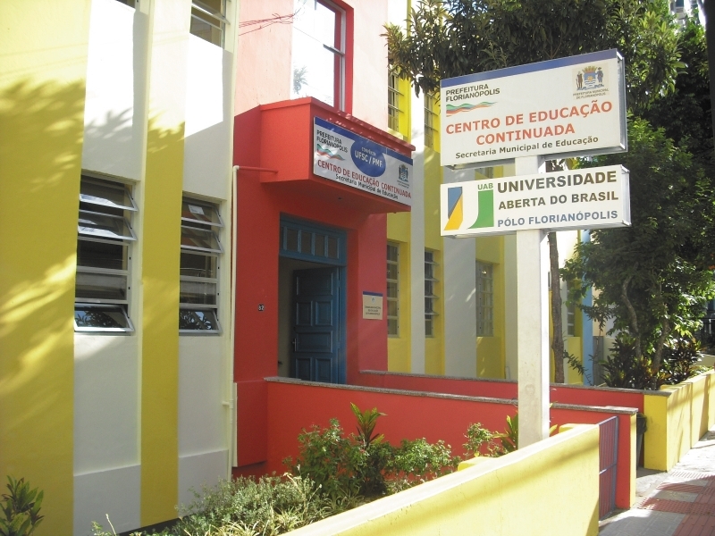 Abertas inscrições para pós-graduação com ênfase em Educação de Jovens e Adultos