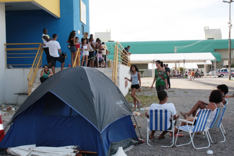 Guarda Municipal distribui senhas para a compra de ingresso na Nego Quirido
