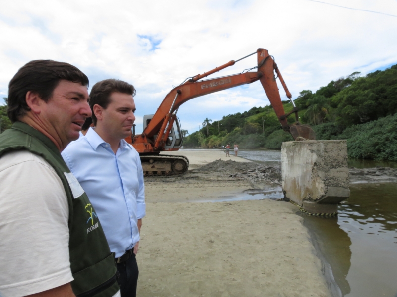Prefeito e vice vistoriam ponte no Sul da Ilha
