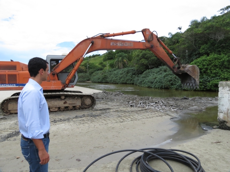 Prefeito e secretário vistoriam ponte no Sul da Ilha