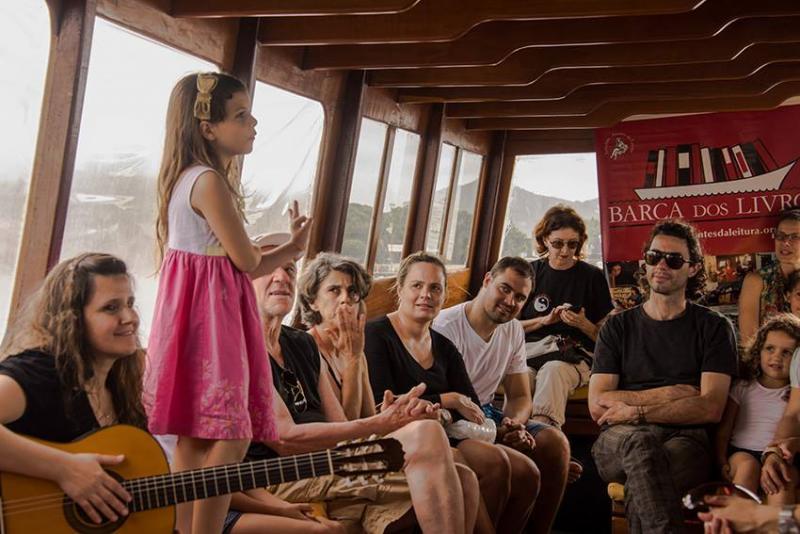 Passeio de barco e apresentação teatral no sábado e domingo