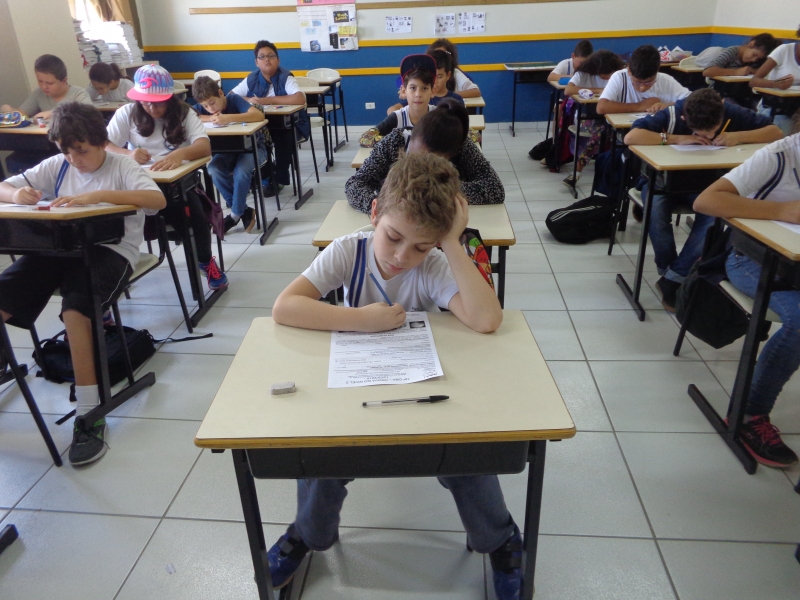Estudantes realizam prova da Olimpíada de Astronomia e Astronáutica