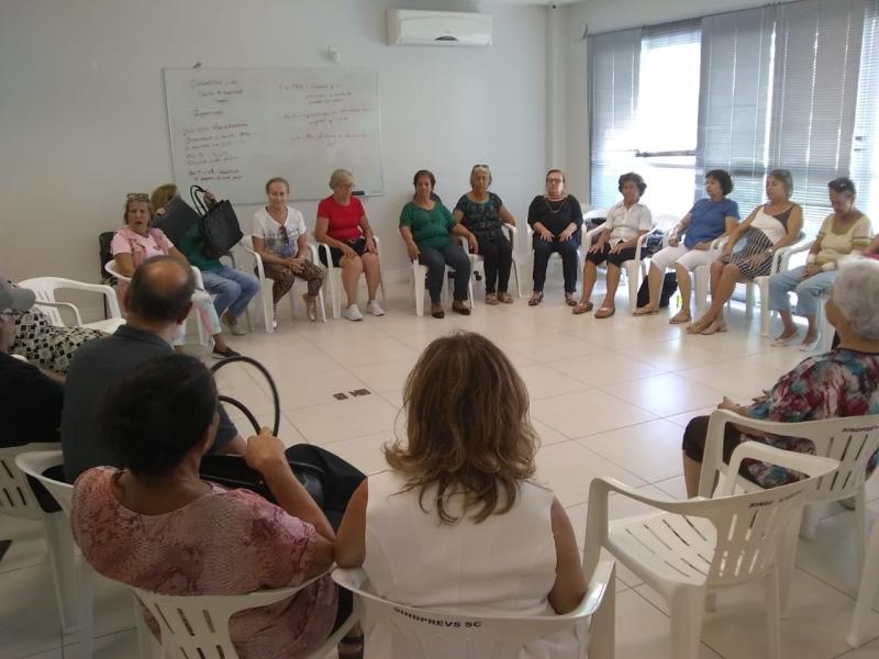 Grupos de Convivência de Idosos recebem visitas da equipe do Programa Feliz Idade