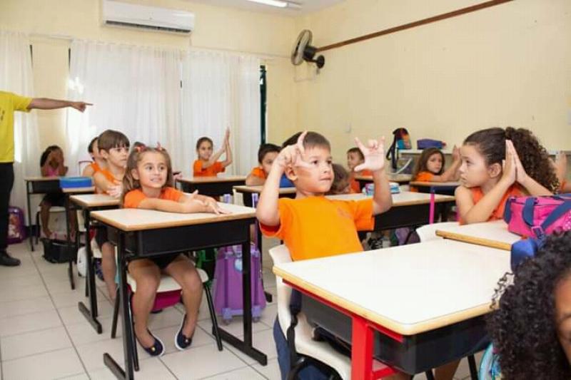 PMF oferta curso de Libras para servidores e comunidade escolar