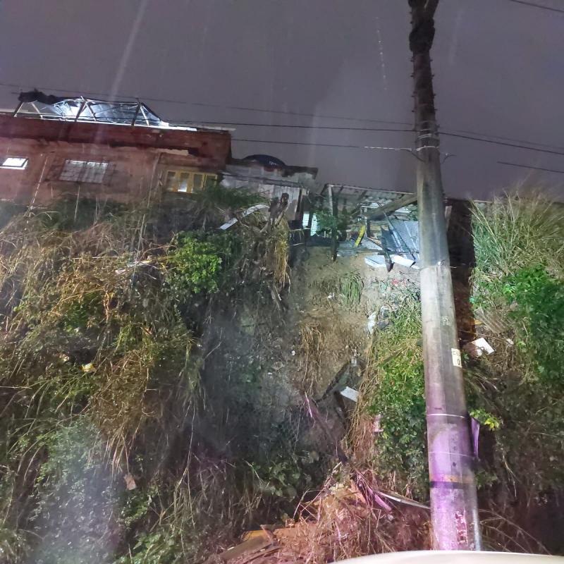 Defesa Civil de Florianópolis atua em dois deslizamentos de terra na cidade