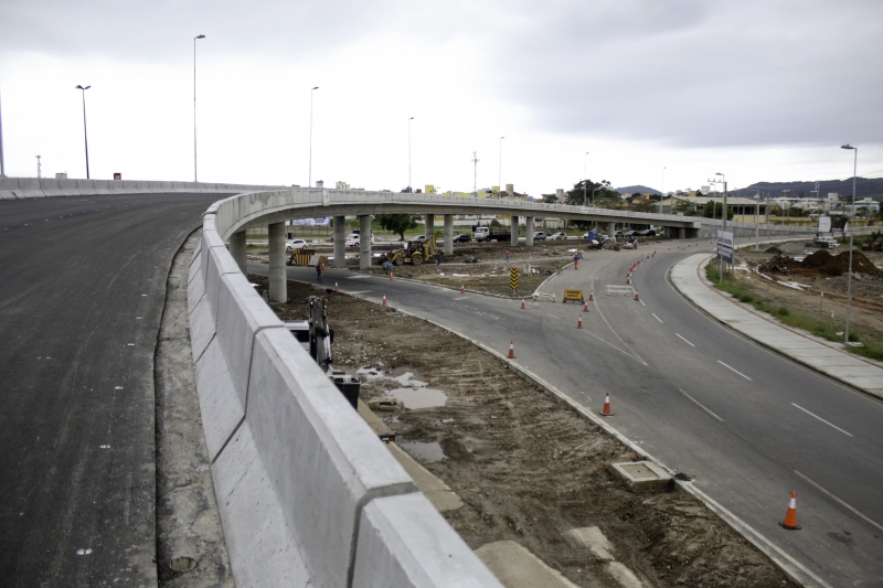 Obra do elevado de Canasvieiras na reta final