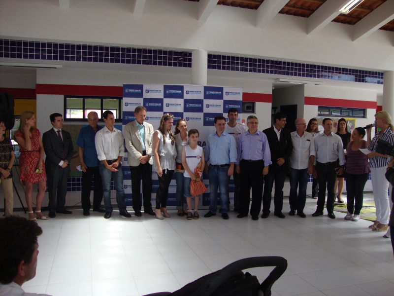 Aluno recebe prêmio em concurso sobre IPTU