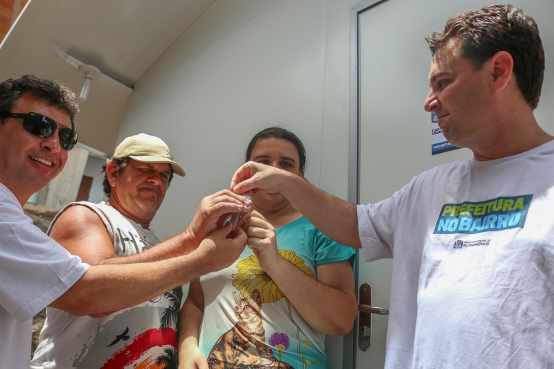 Família do Santa Vitória recebe casa modular