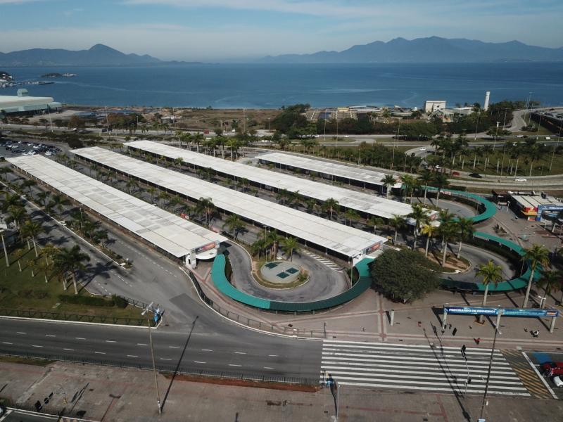 Florianópolis contará com vacinação no TICEN e alguns CS nesta terça