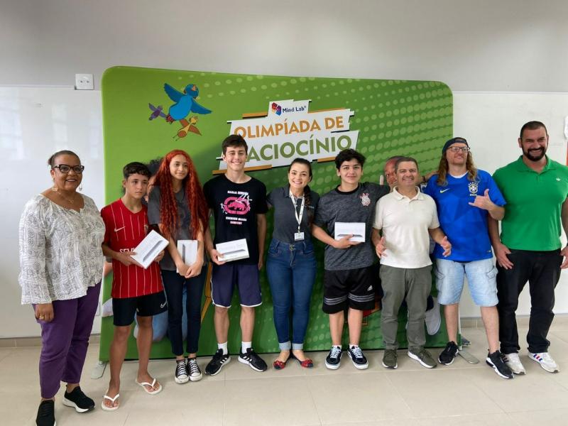 Estudantes e professores da rede municipal de ensino da Capital, que venceram a Olimpíada MindLab, recebem premiações