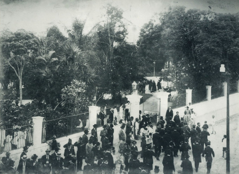 Exposição de fotos divulga memórias da Praça XV 