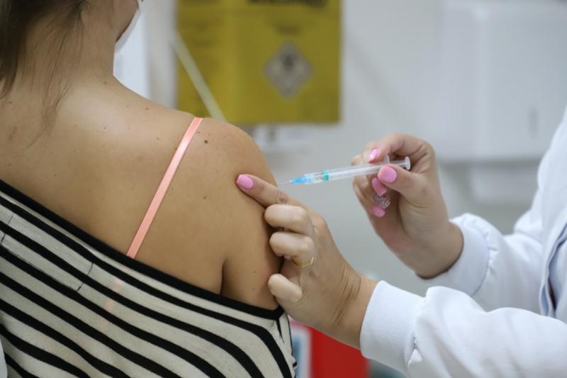 Florianópolis segue vacinação contra Covid-19 nesta terça-feira (15)