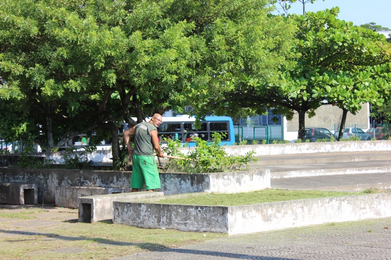 Praça Tancredo Neves é revitalizada