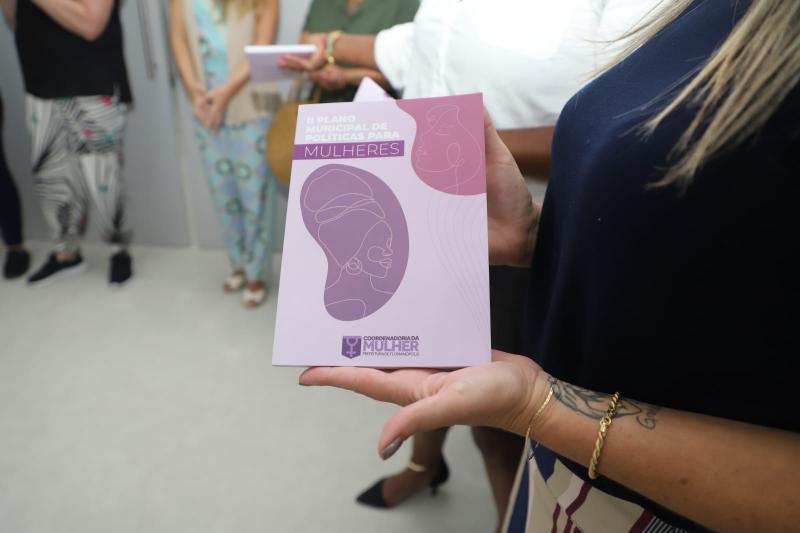 PMF entrega cartilha do II Plano Municipal de Políticas Para as Mulheres