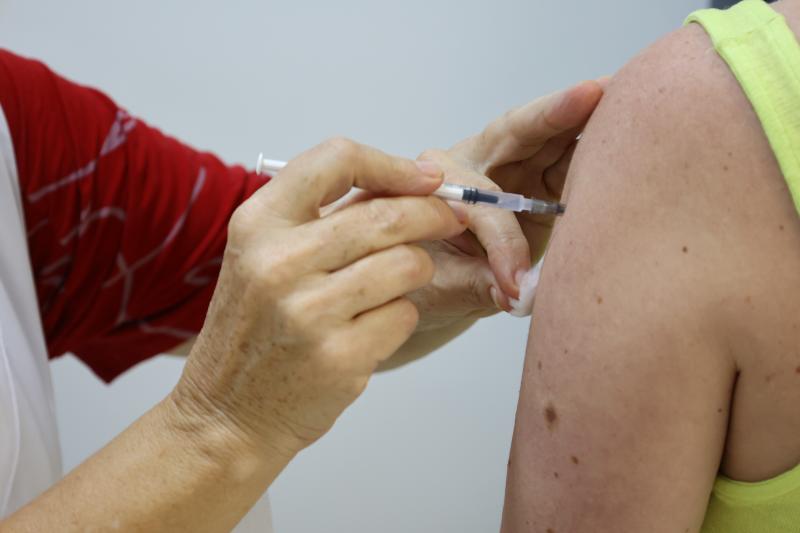 Florianópolis continua vacinação contra Covid-19 e Influenza