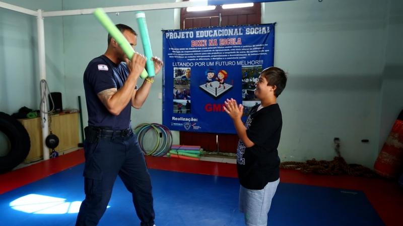 GMF oferece aulas de boxe para estudantes da rede municipal de ensino
