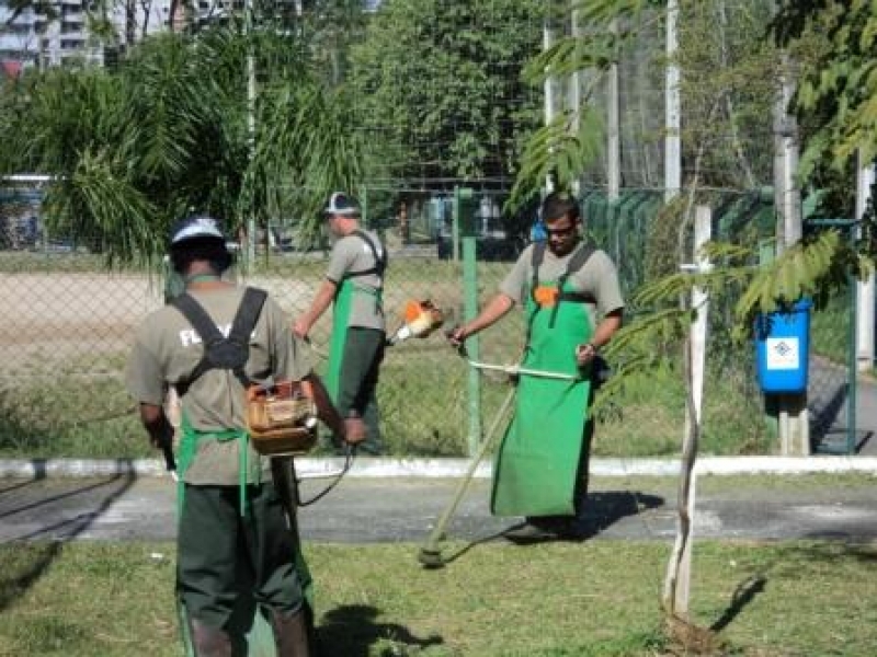 Floram faz Limpeza ambiental no bairro Itacorubi 