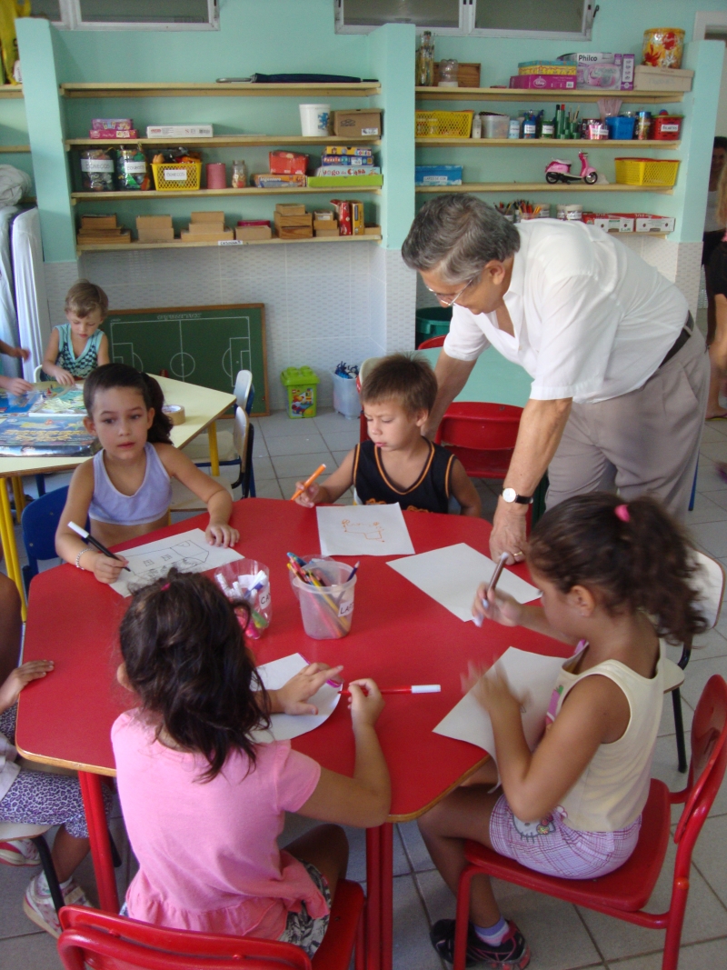 Secretário de Educação recebe homenagem da Acif