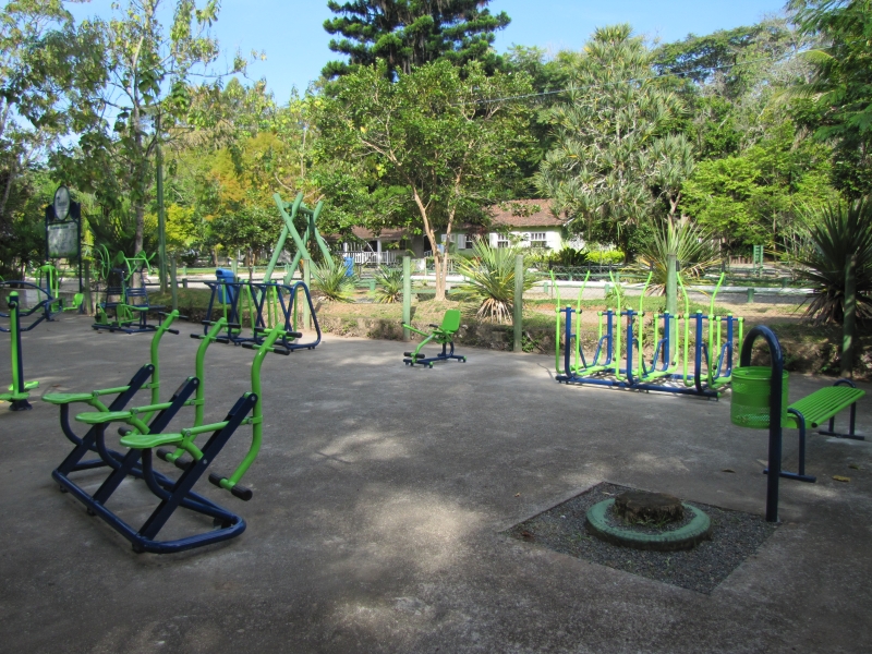Nova academia ao ar livre no Parque do Córrego Grande