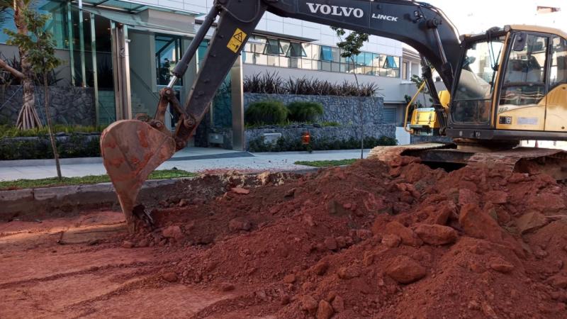 Iniciadas as obras do Asfaltaço na Rua Madalena Barbi, no Centro