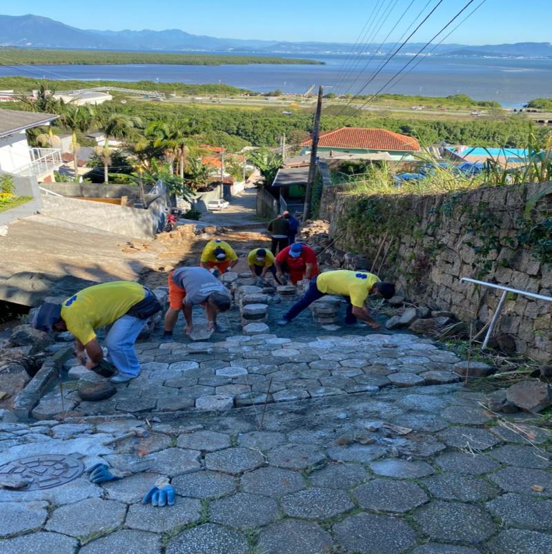 Prefeitura recupera vias prejudicadas pelas chuvas
