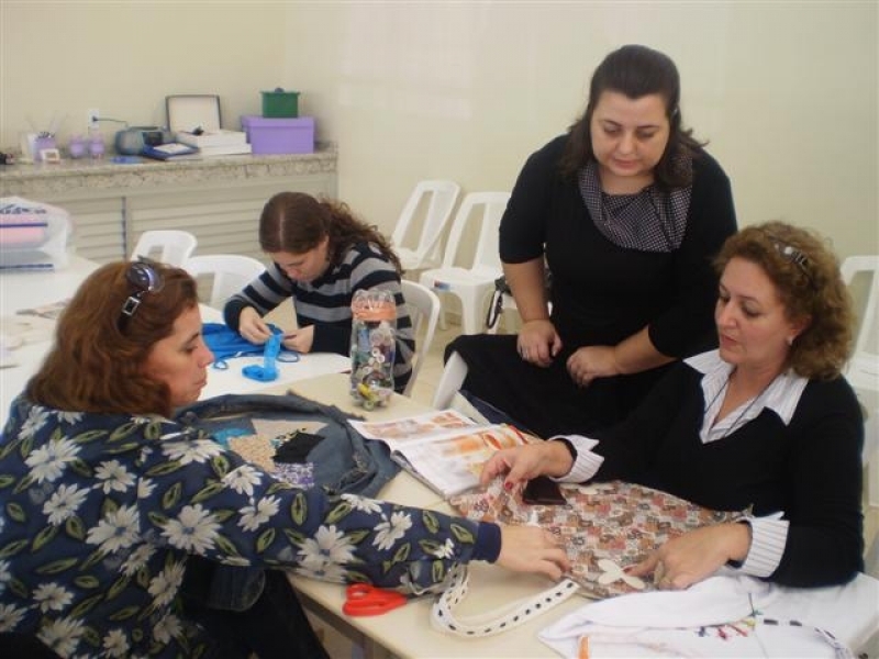 CREMV oferece oficinas de artesanato para mulheres