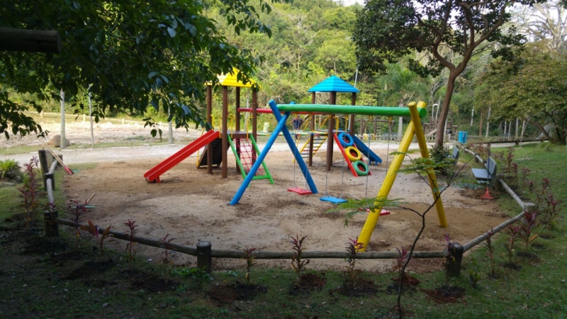 Parque do Morro da Cruz ganha novo parquinho