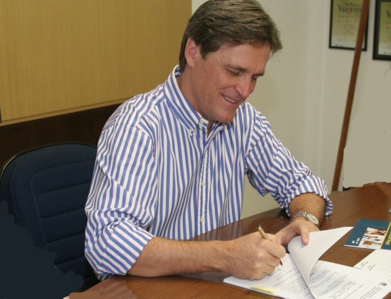 Prefeito sanciona lei auxílio-natalidade