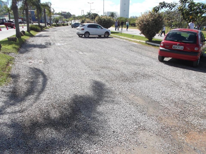 Parque de Coqueiros tem estacionamento refeito