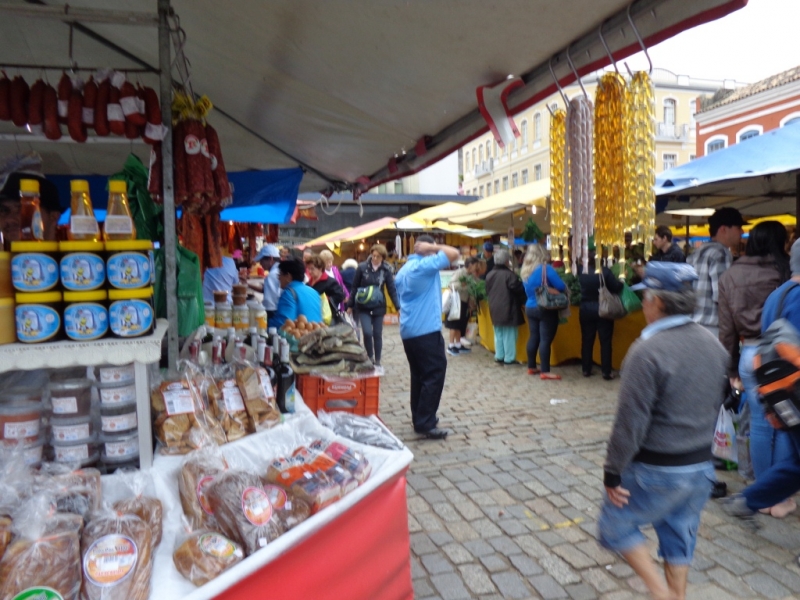 Tendas de feira livre recebem padronização