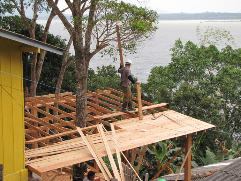 Deck é retirado na Costa da Lagoa  
