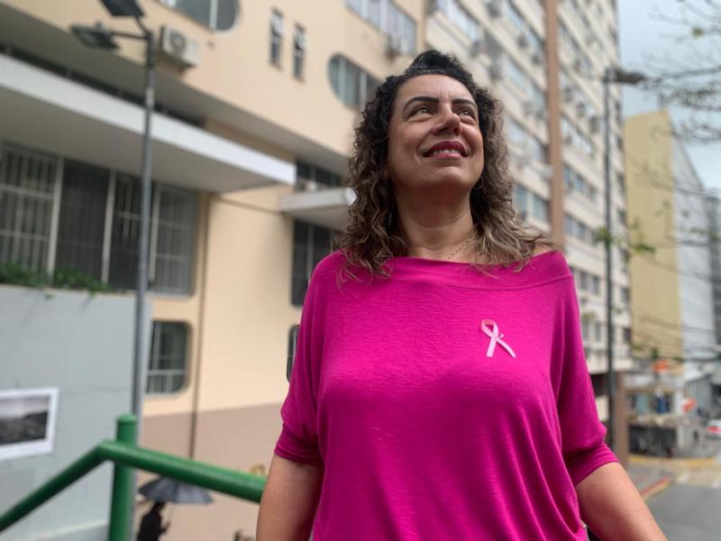 Marcas da vida: a força e serenidade de Márcia diante do câncer de mama