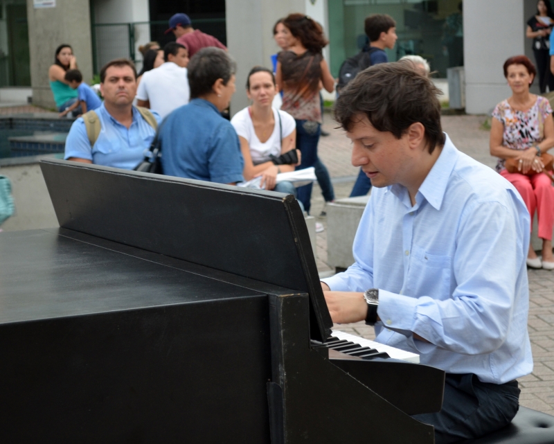 Pianista Luiz Zago realiza concerto no Centro
