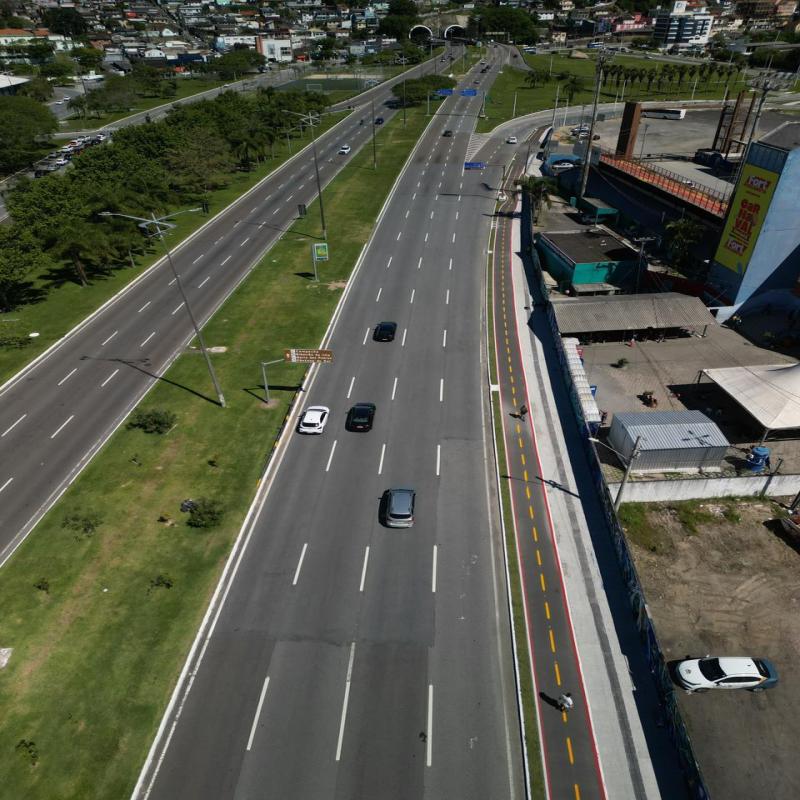 Avenida Gustavo Richard, no Centro, ganha ciclovia bilateral