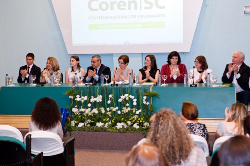 Enfermeira da Secretaria Municipal de Saúde toma posse na Presidência do Coren/SC