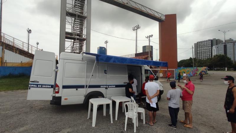 Prefeitura de Florianópolis leva vacinação para pessoas em situação de rua 