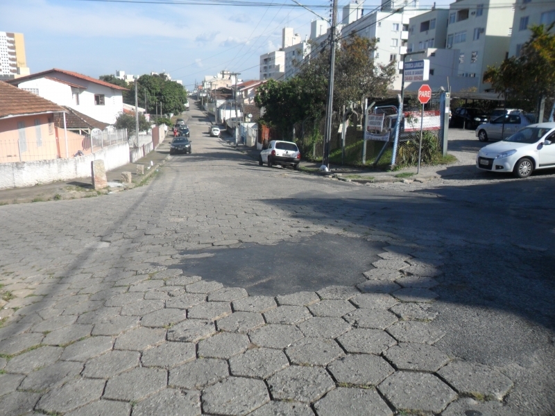 Ruas recebem pavimentação no Continente