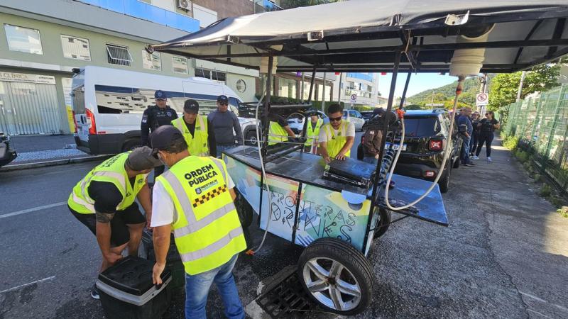 Operação Verão: fiscalização resulta em 40 carrinhos irregulares apreendidos em Canasvieiras