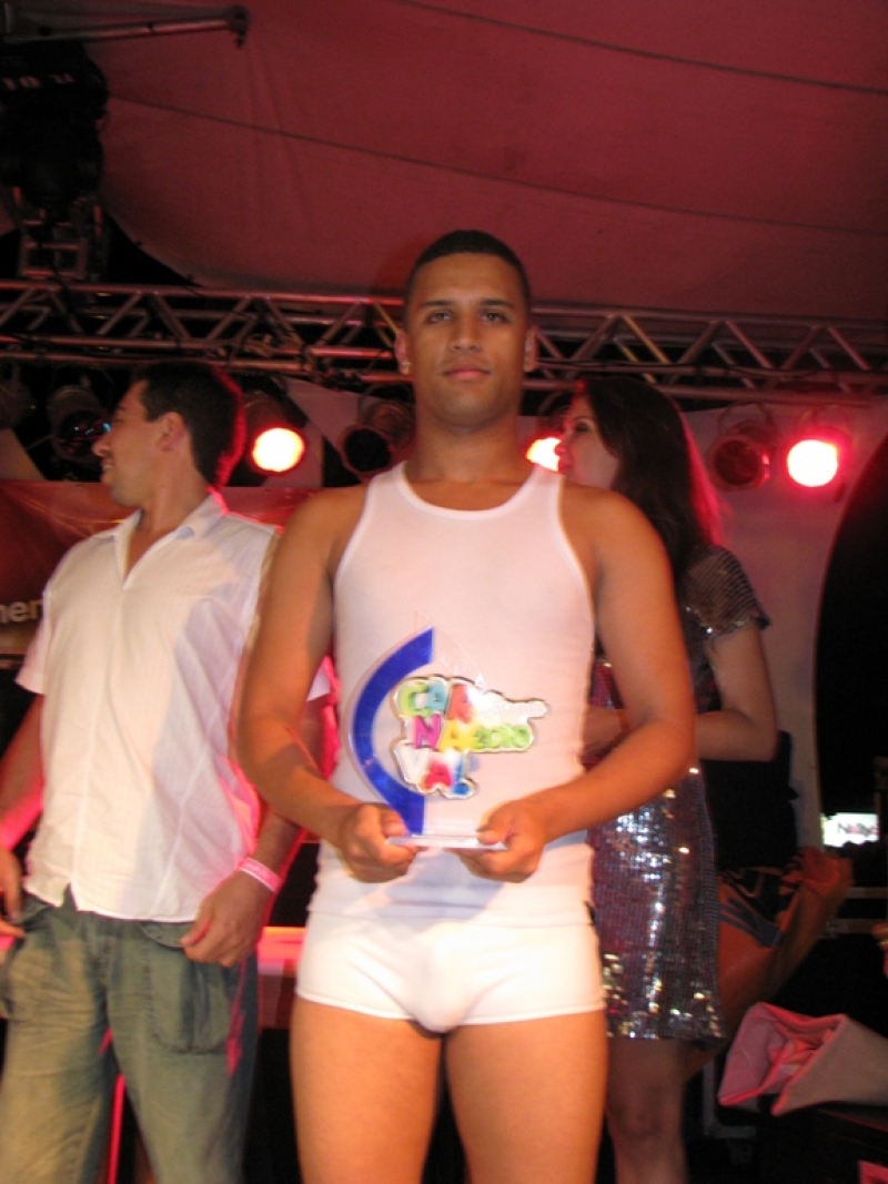Concurso Garoto Molhado atrai mais de mil mulheres ao Continente