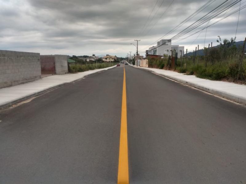 Concluído o asfaltamento da Rua Laura Duarte Prazeres, no Campeche