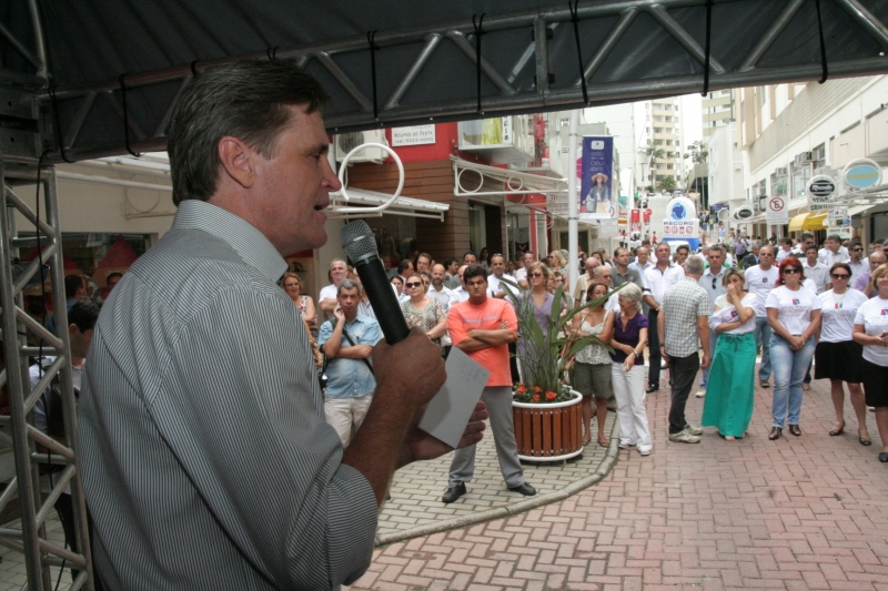 Prefeitura revitaliza Rua Vidal Ramos, no Centro de Florianópolis