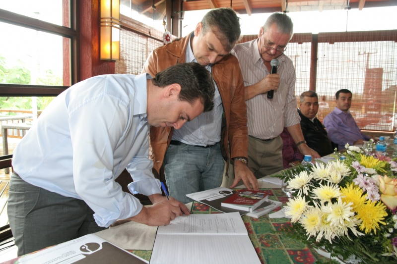 Cesar é eleito presidente da Associação dos Municípios 