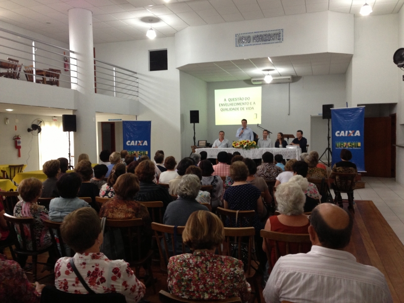 Prefeitura homenageia aposentados 
