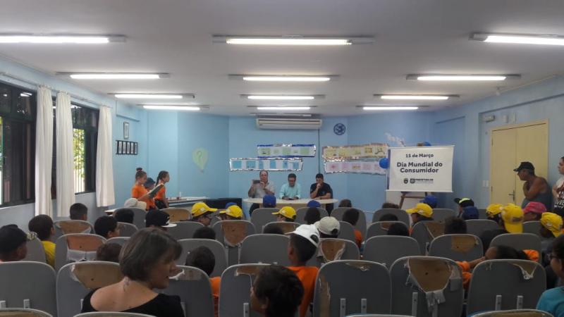 Procon da Prefeitura de Florianópolis visita escola na Capital