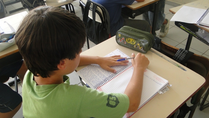Cartas portuguesas com certeza: alunos da rede pública se correspondem com o além –mar.