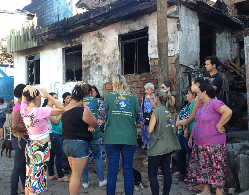 Famílias atingidas por incêndio recebem ajuda