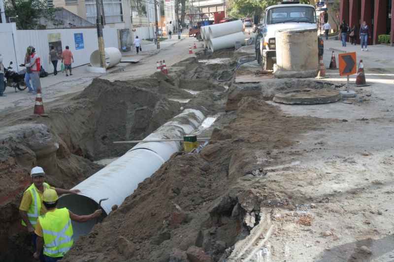Operários agredidos em obras de revitalização 