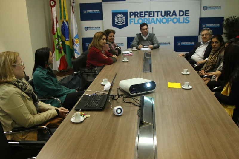 Prefeito apoia exibição de projeto em Portugal