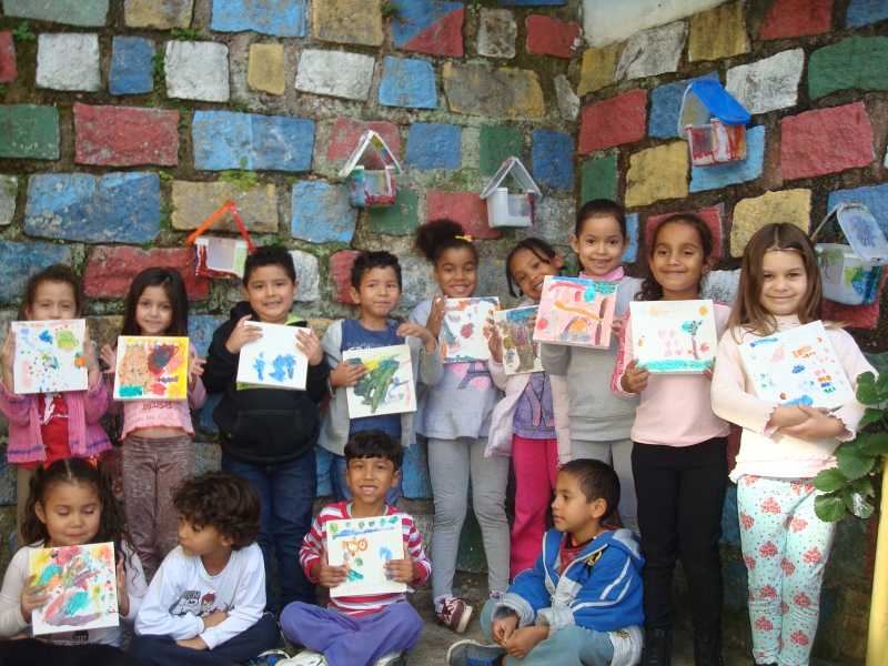 Alunos de creche montam casas para pássaros 