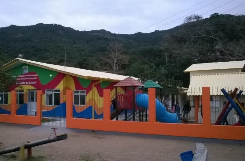 PMF entrega reforma da Escola da Costa da Lagoa